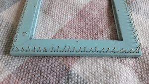 Side detail pin loom