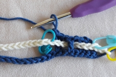 Double crochet nr 4 behind color 2