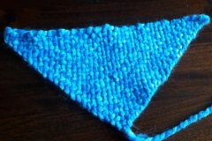Bulky yarn, triangle, continuous strand